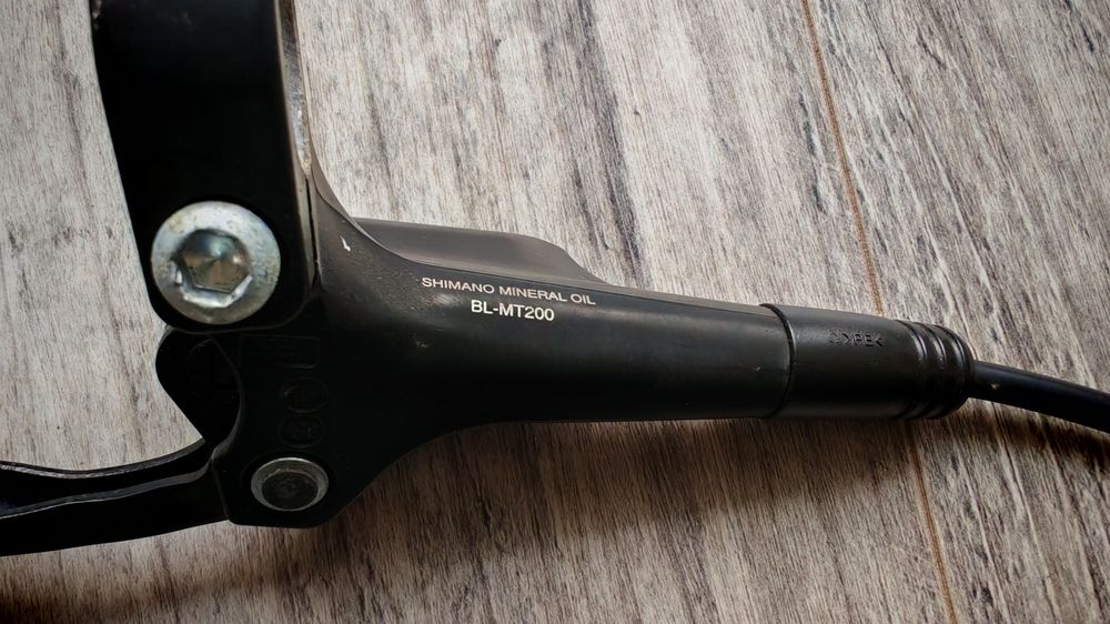 Hamulec Shimano MT200 przód