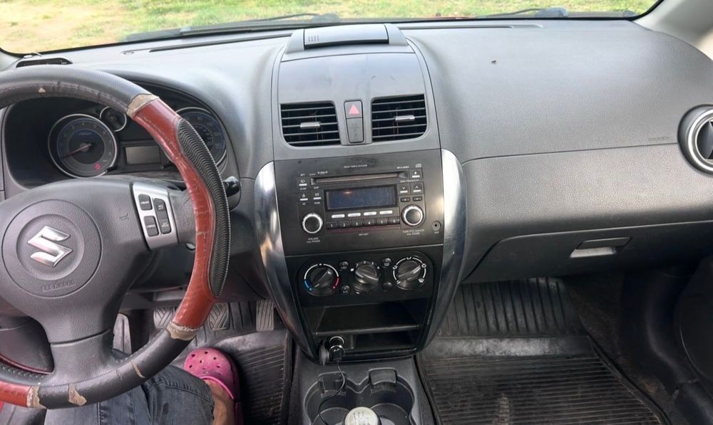 Samochód Suzuki Sx4 o mocy 150 KM. Podgrzewane fotele.