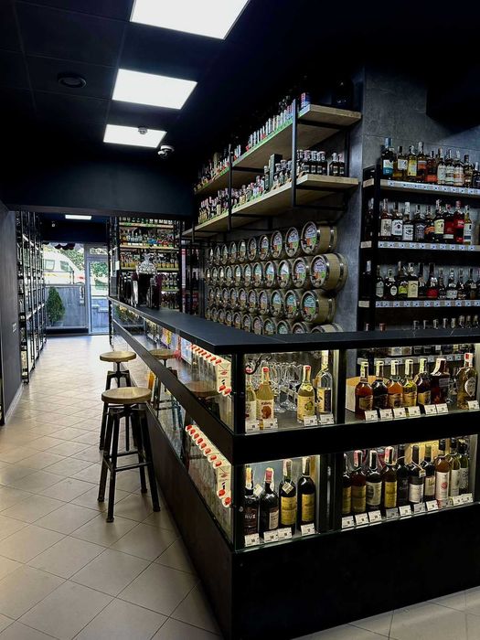 продаж/оренда спеціалізованих (алкоголь, тютюн) мереж магазинів