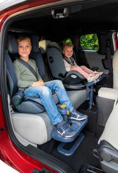 KneeGuardKids 4 podnóżek do fotelika samochodowego