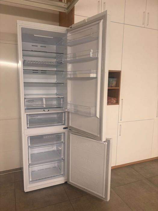 Lodówka wolnostojąca Samsung RB38C605CWW - jak nowa