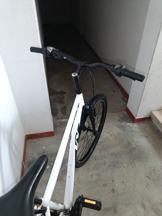 85€ bicicleta roda 26 pegar e andar tudo ok