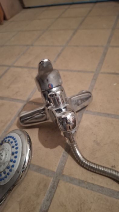 Torneira Roca com chuveiro