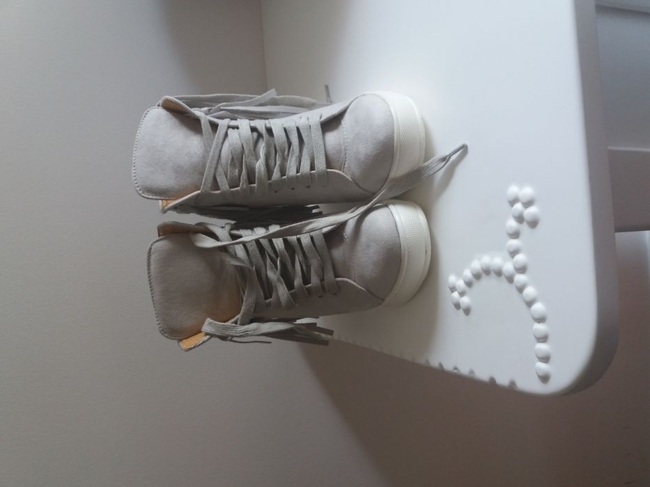 Tenis com salto cinzentos nr. 37