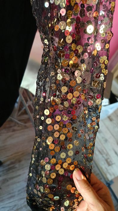 Elegancka bluzeczka z cekinami.