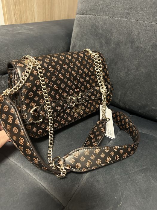 Torebka guess monogram na łańcuszku