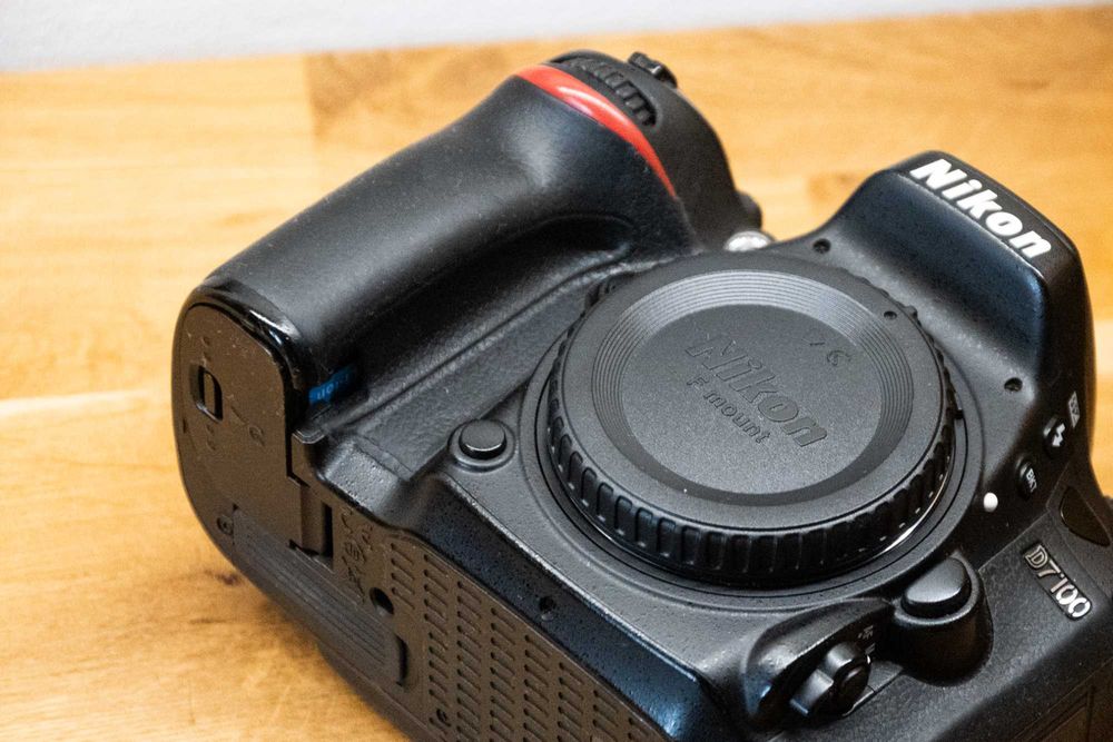 Nikon D7100 + battery grip Newell MB-D15 + 2 akumulatory