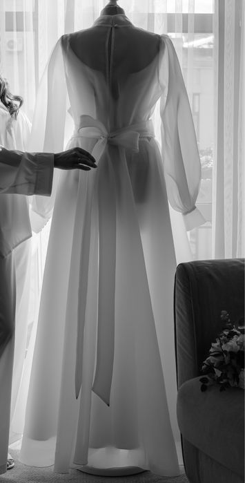 Свадебное платье S