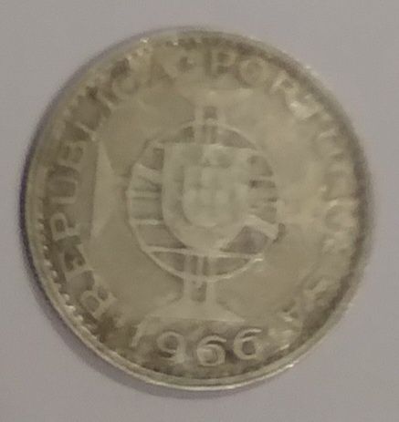 Diversas moedas antigas de Moçambique 2