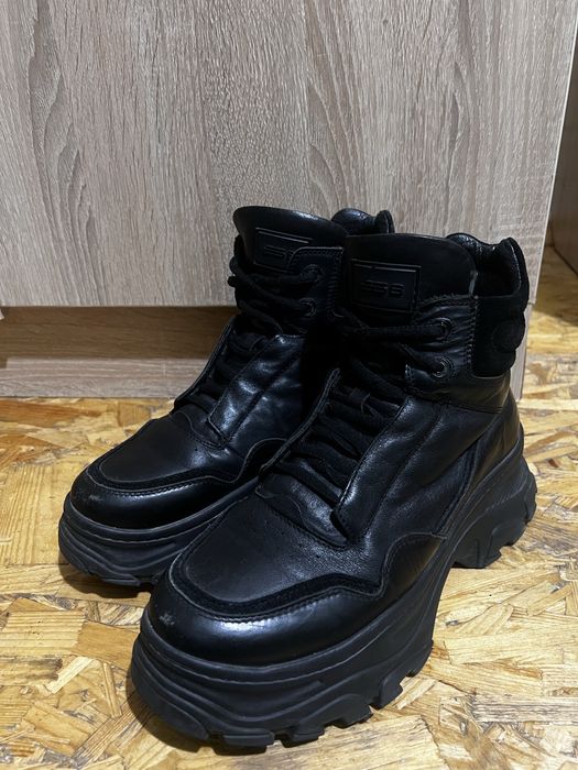 Жіночі ботинки Estro в хорошому стані 40 розмір