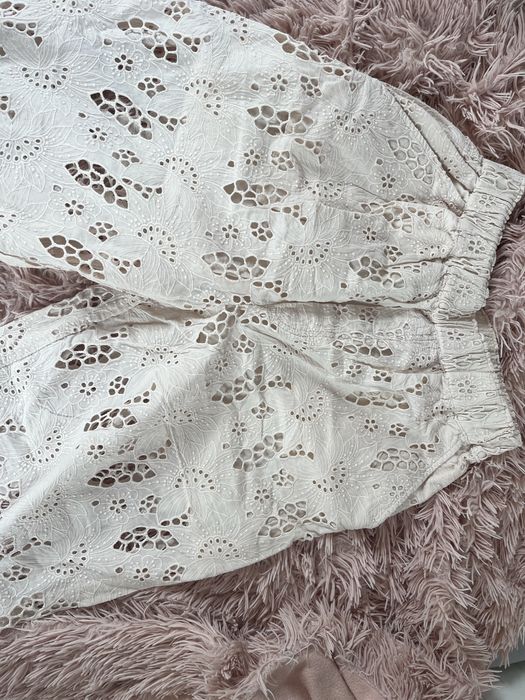 Spodnie w wzorze kwiaty