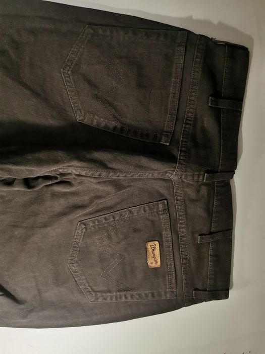Spodnie sportowe firmy Wrangler r. 34/34 brąz szary