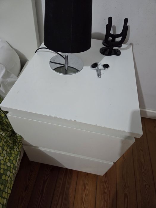Cama (90)  e mesa cabeceira MALM
