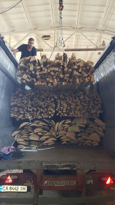 Дрова Дуб 900 грн, сухие с доставкой по Киеву и области, 12.4 куб