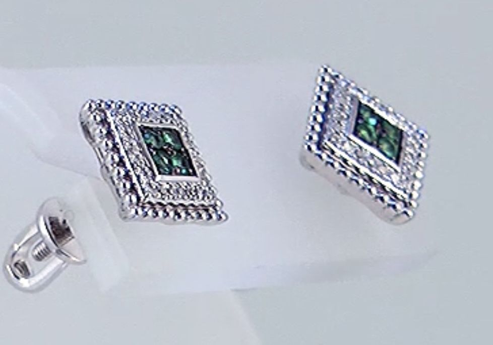 Прекрасные золотые серьги с бриллиантами и изумрудами