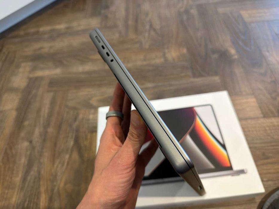 Macbook 14 Pro M1 pro 10 CPU / 16 GPU/ 16 GB / 1 TB