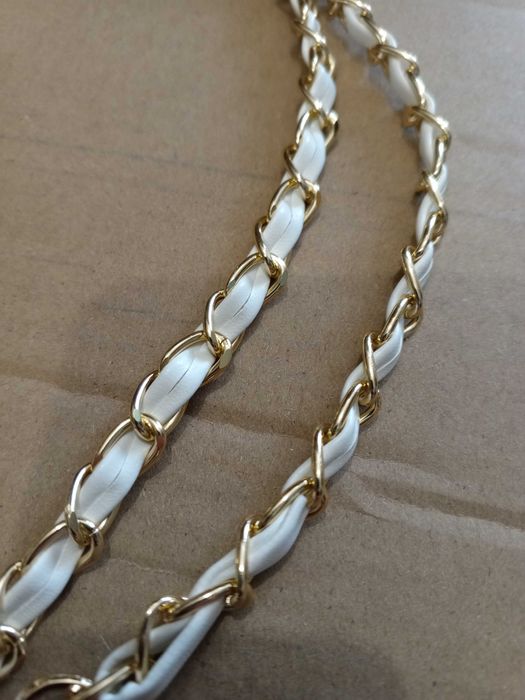 Elegancki pasek / łańcuszek do torebki – złoty z białą ekoskórą (120 cm)