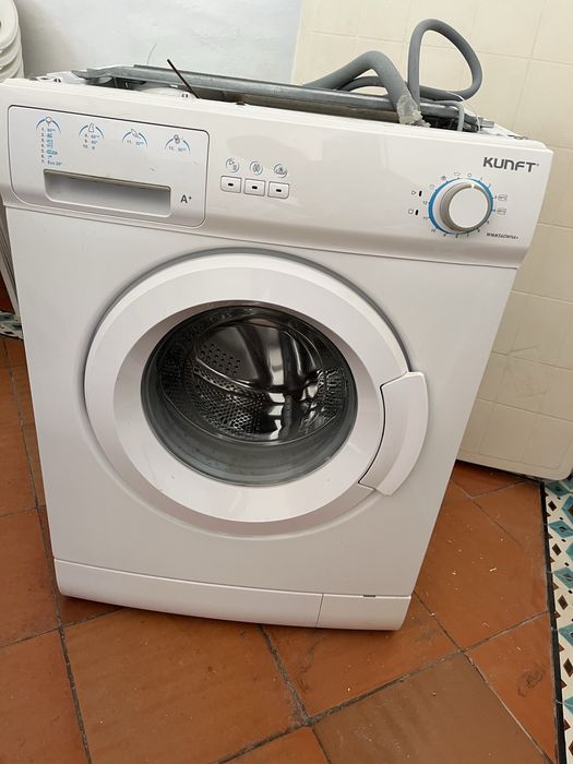 Máquina de Lavar Roupa Kunft WMM560WH – a funcionar perfeitamente