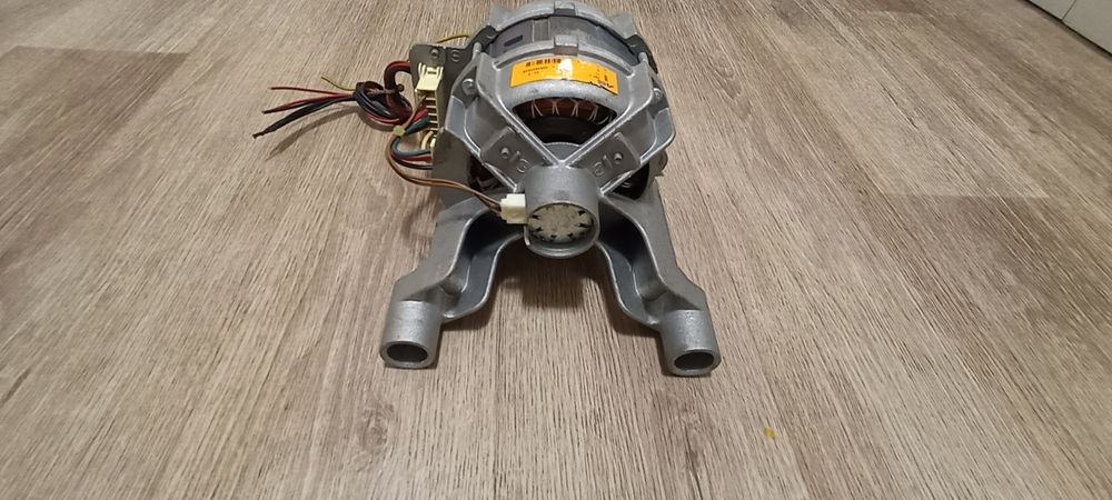 Двигатель к стиральной машине Аriston