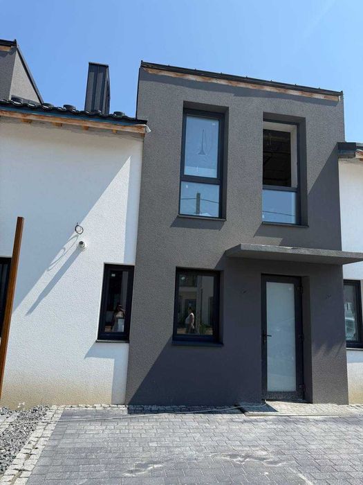 Продаж таунхаусу Крихівці готового до ремонту
