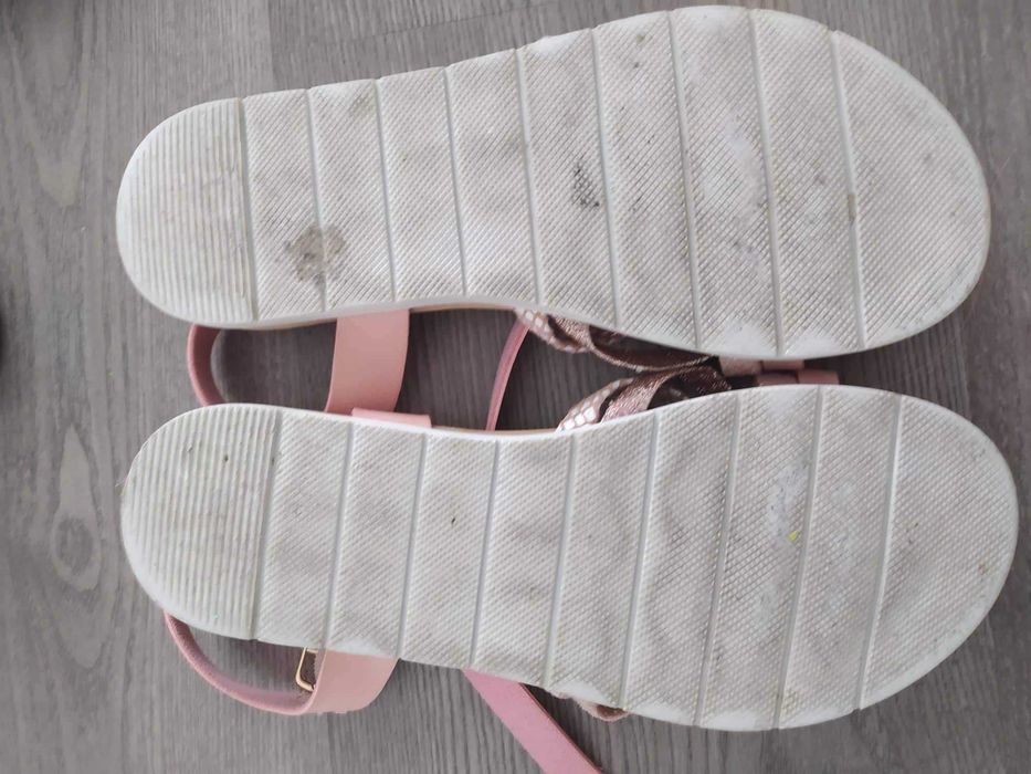 Sandálias de menina