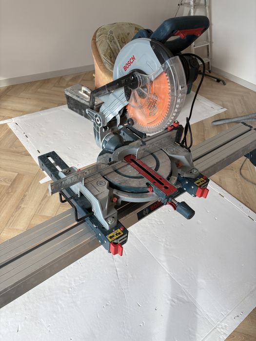 Bosch Piła ukosowa „ukośnica”