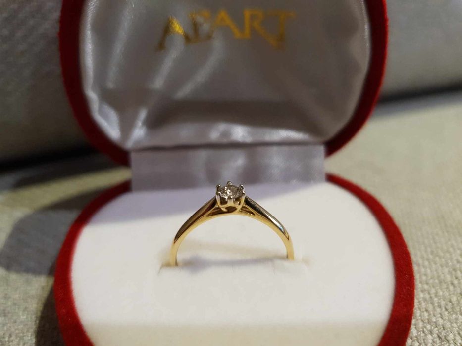 Pierścionek zaręczynowy z diamentem rozmiar 16