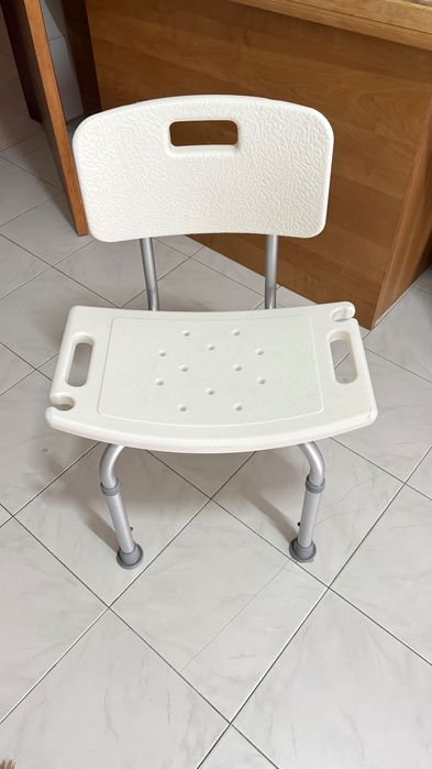 Cadeira de duche para pessoas com mobilidade reduzida