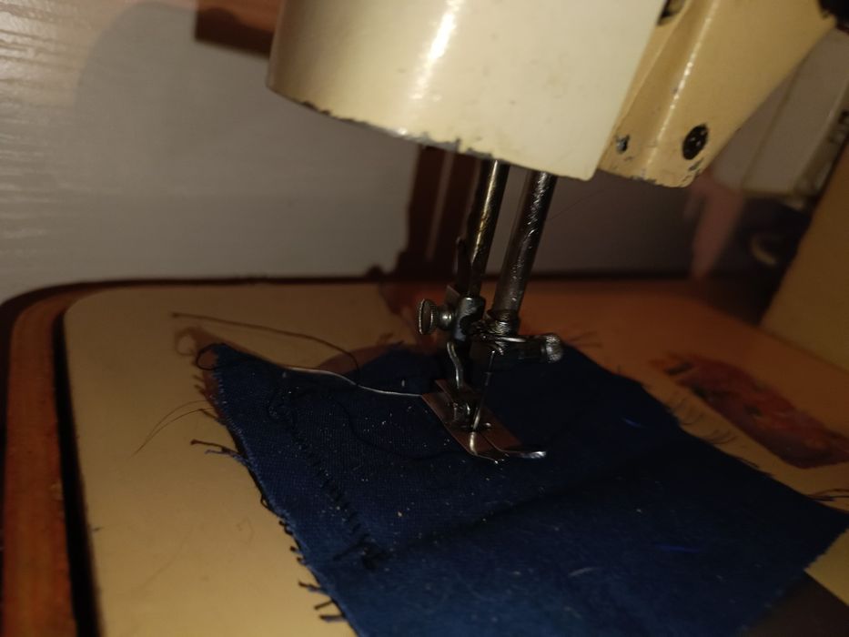 Maszyna do szycia Łucznik walizkowa