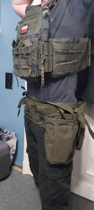 Kamizelka  z pasem i dodatkami