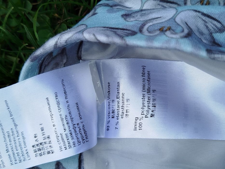 Spodca mini elastyczna w gumę błękitna w łabędzie Marc Cain M 38