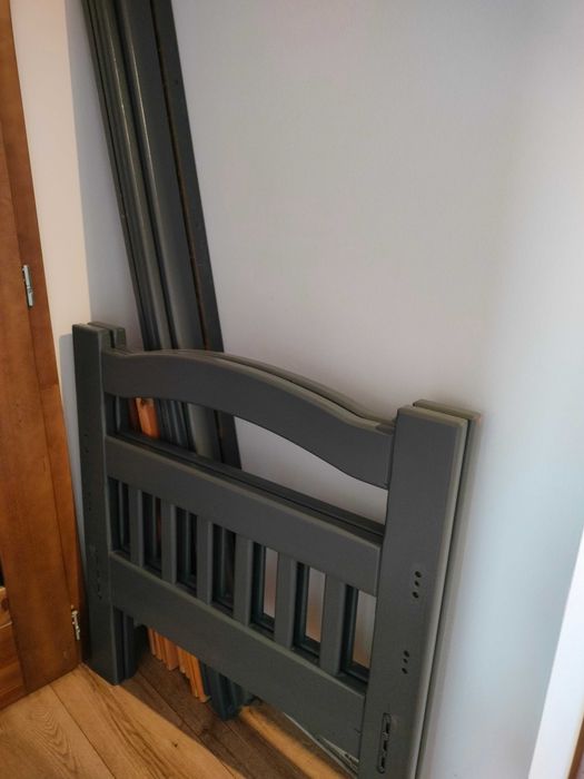 Łóżko drewniane dziecięce