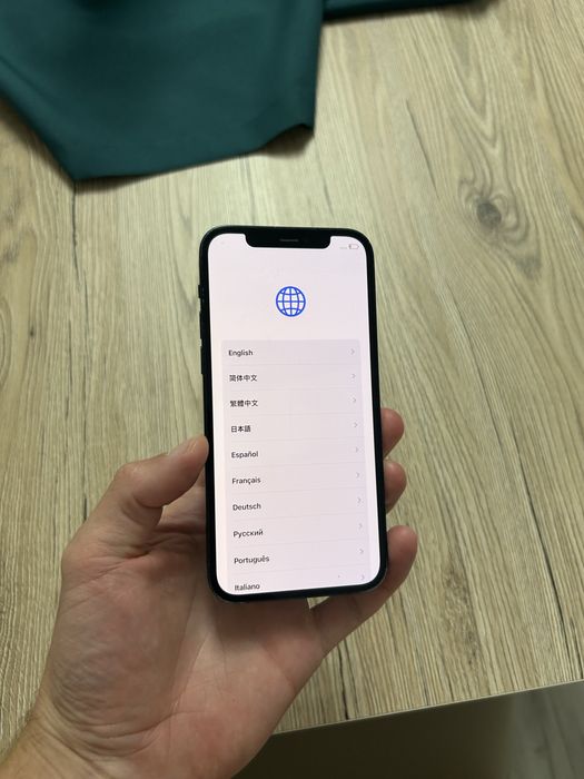 iPhone 12 64GB + etui