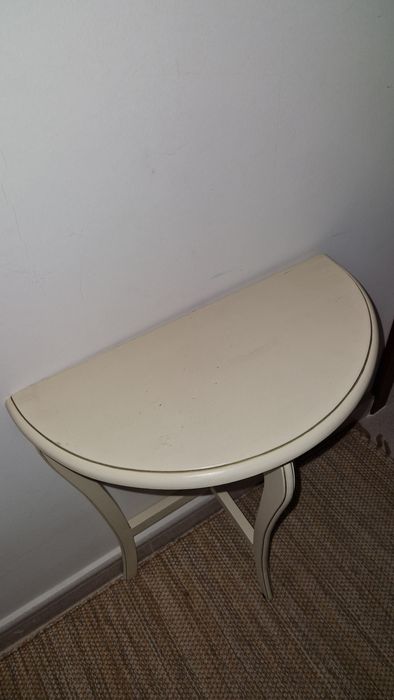 Mesa de apoio em meia lua