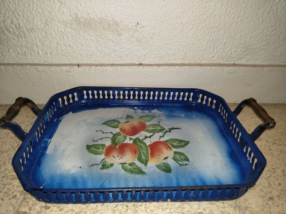 Tabuleiro em esmalte