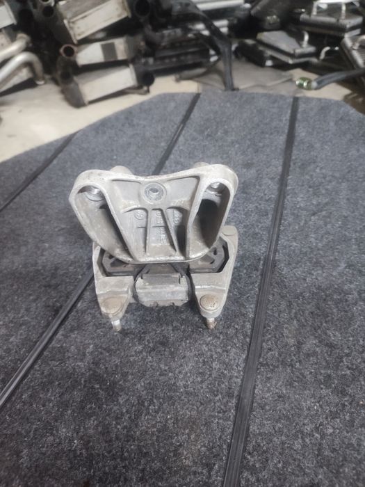 Подушка КПП / АКПП Ауді А4 В7 Audi А6 С6