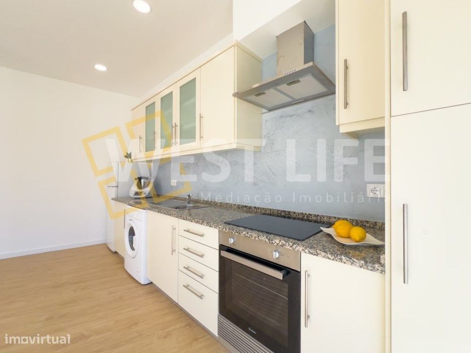 Moradia T2 totalmente remodelada com VISTA MAR a 4 minutos da praia...