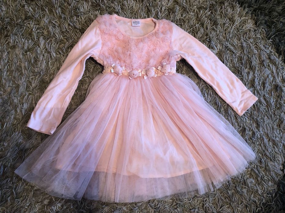 Продам святкові новорічні карнавальні красиві сукні на 3-5 рочків