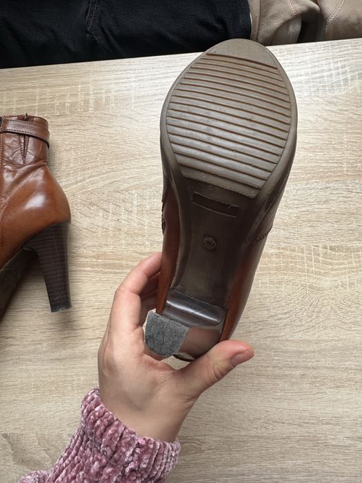 Нові шкіряні черевики