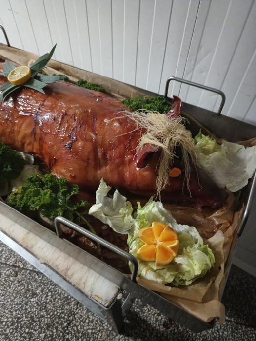Pieczony prosiak, udziec, swojskie wędliny