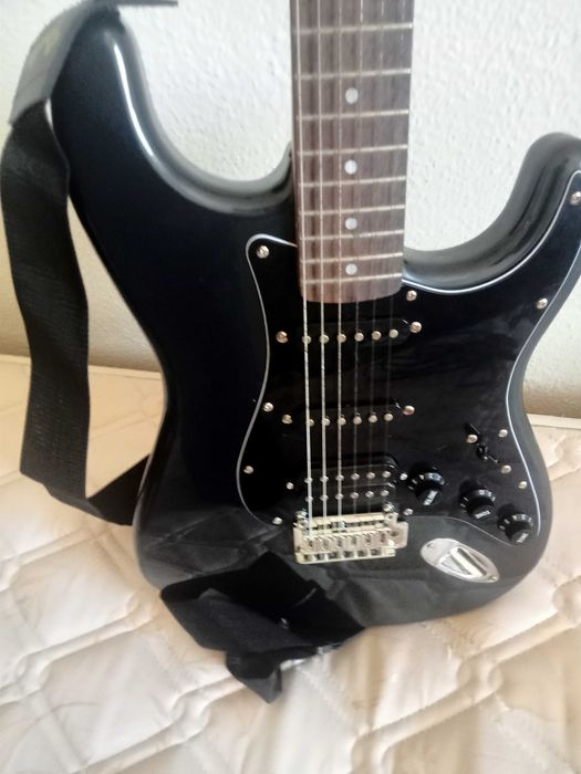 Guitarra Elétrica Semi Nova