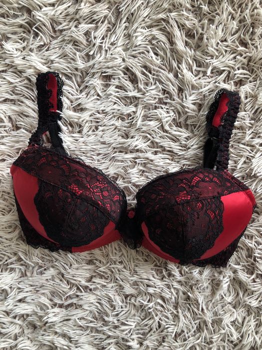 Шикарный бюстгальтер в черно-красном цвете от Ann Summers