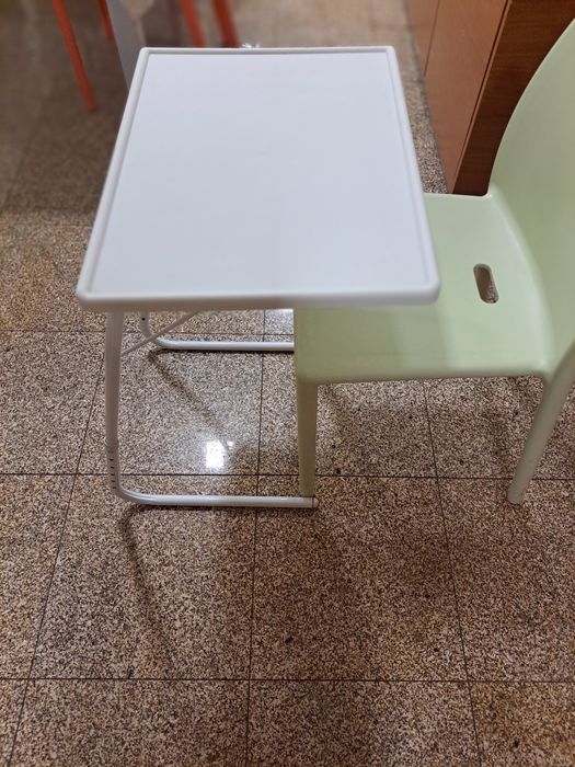 Venda de Mesa Auxiliar