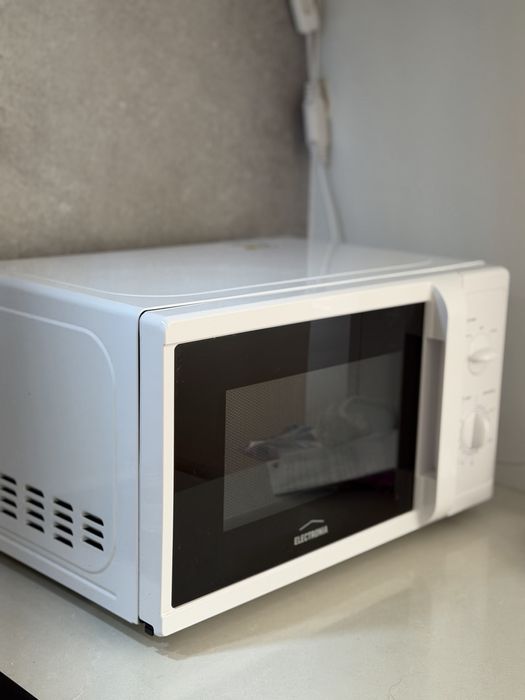 Microondas Electronia460851324608194561