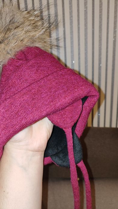 Зимова шапка з натуральними балабончиками