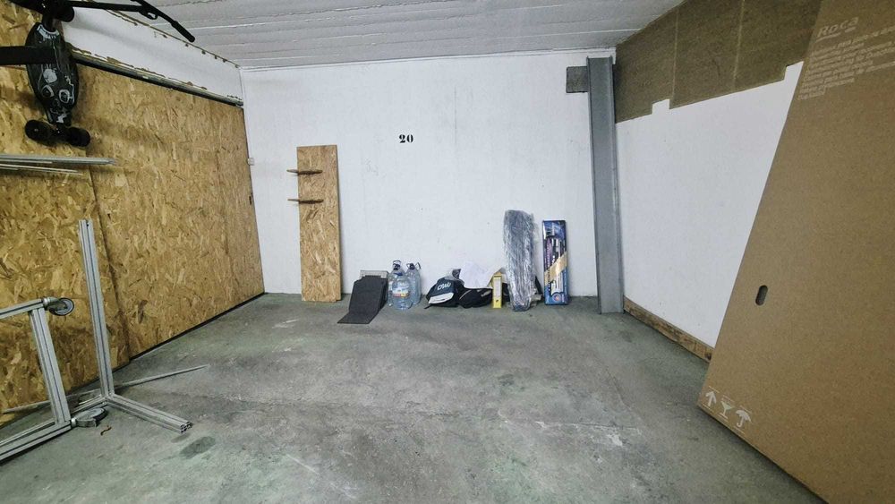 Garagem Ampla com 35 m² | Zona do Hospital do Barreiro