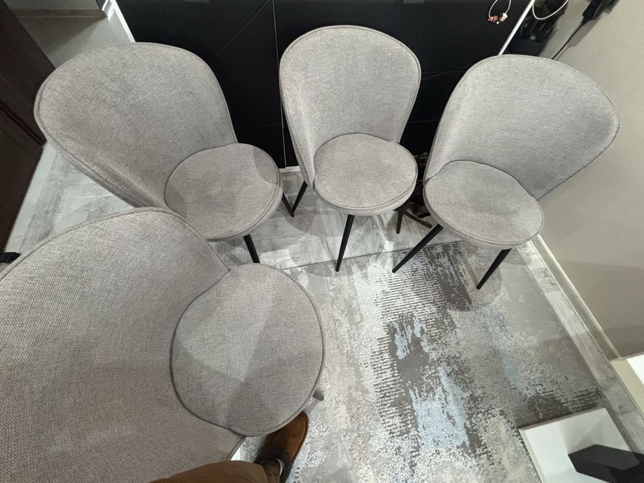 Krzesła szaro czarne