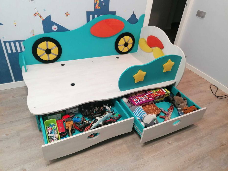 Дитяче ліжко машинка
