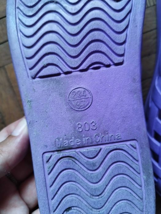 Chinelos rosa com lantejoulas & Chinelos roxos com estrela do mar