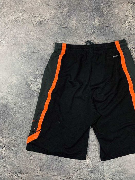 Шорти nike Dri-Fit. Розмір L